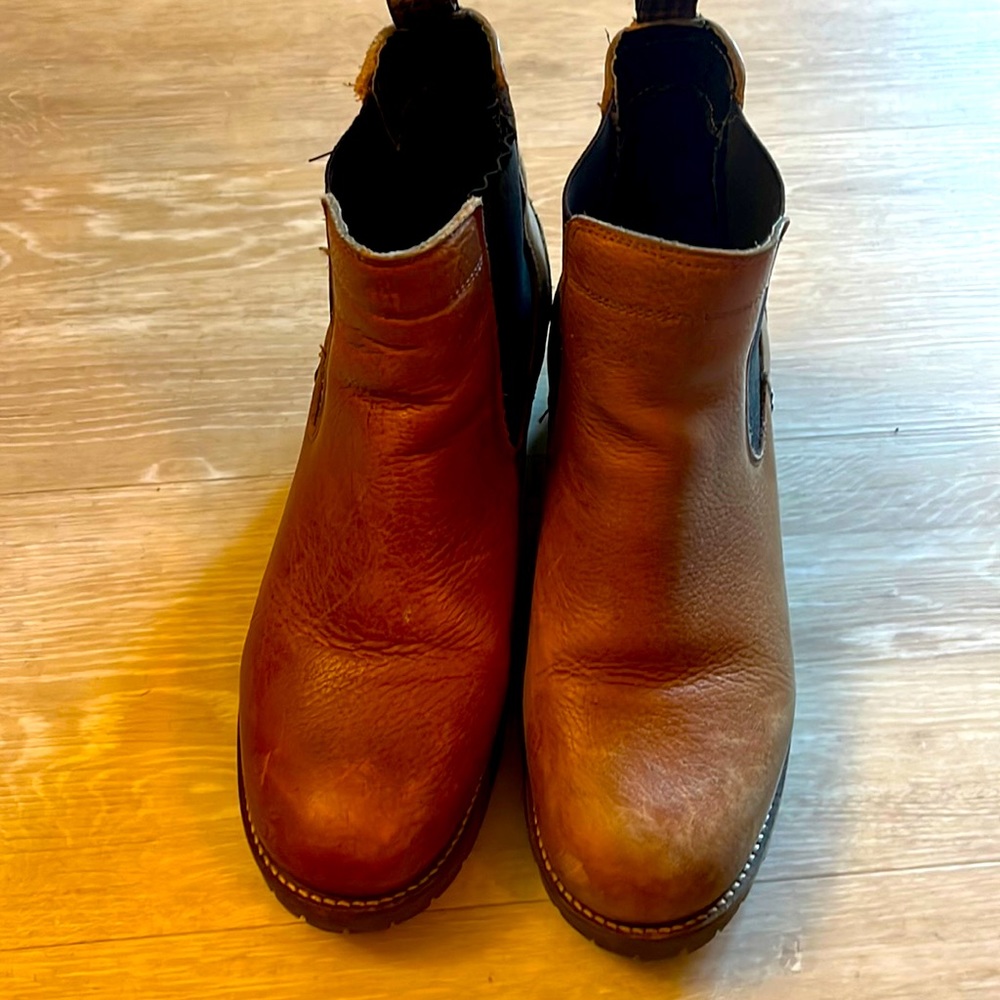 Cognac color heeled Chelsea boot